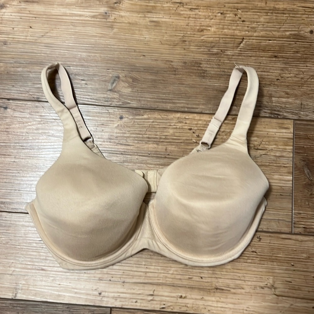 Like new condition, tan color, 38D bra, soft T-shirt bra